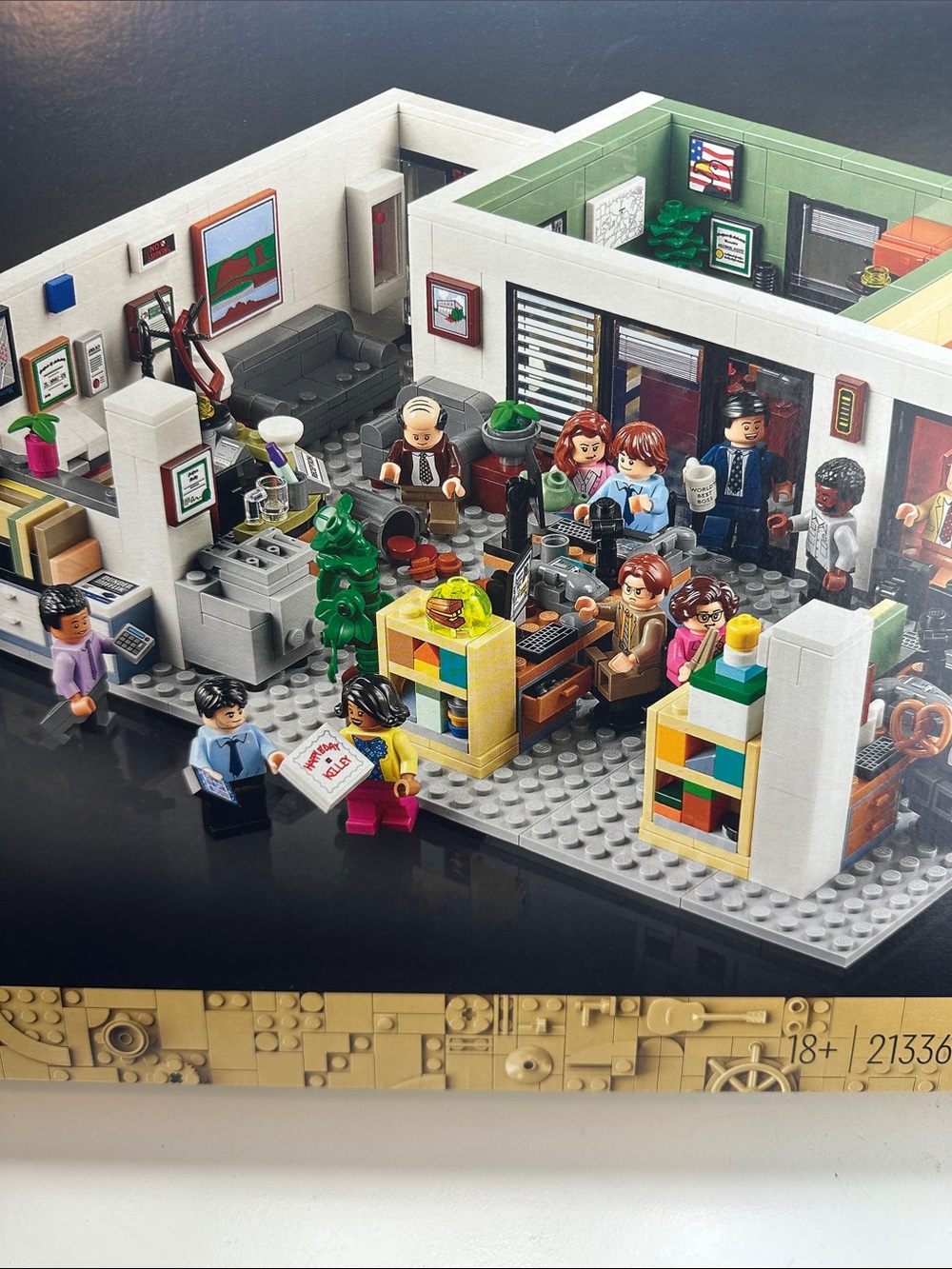 LEGO Ideas “The Office” (21336) Brand New in box - Picture 2 of 7